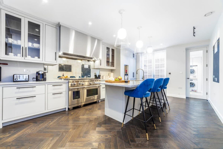5, Luxury 3 BDR House with garden next to Battersea Park, London