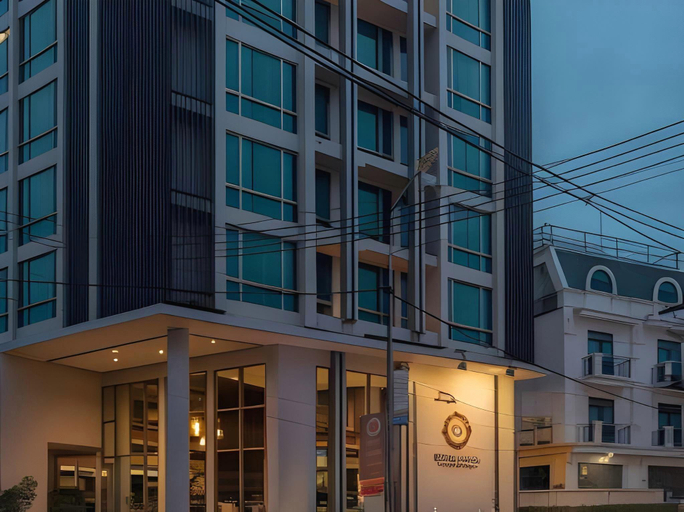 Exterior & Views