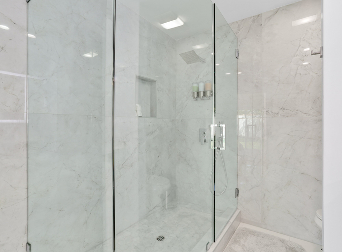 Bathroom 2, The Marble Palace, Riverside