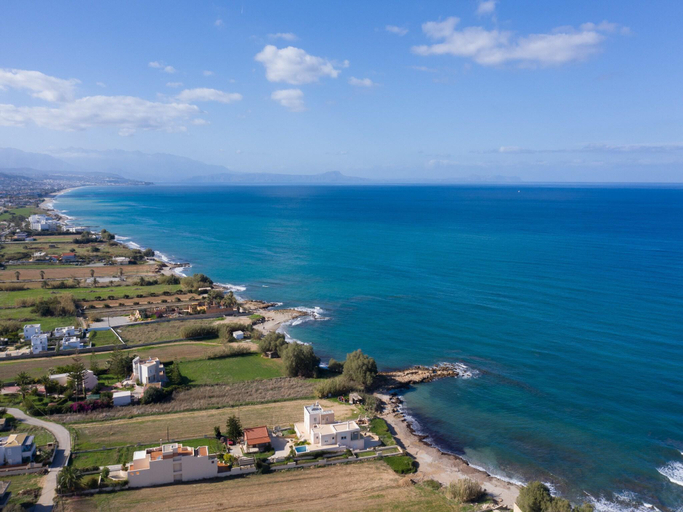 4, Villa in Sfakaki with Private Pool Beach Access, Crete