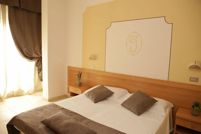 Bedroom 2, Hotel Jolie, Rimini