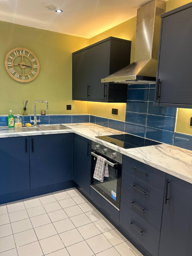 Kitchen 3, The Blue Room Apartment - AO - MCR City - Parking, Manchester
