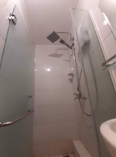 Bathroom, 2BR Gusbek Condo Unit San Remo Oasis SRP Cebu City, Cebu City