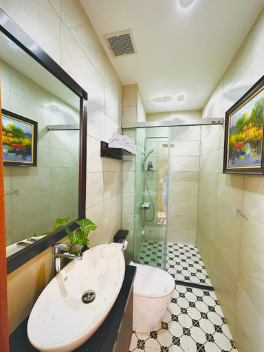 Bathroom 4, 75 Garden Inn, Huế