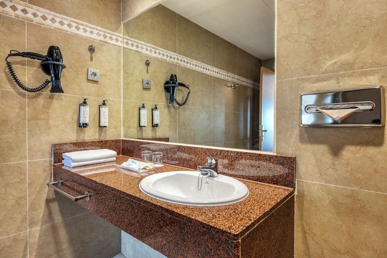 Bathroom 5, Playacartaya Aquapark & Spa Hotel, Huelva