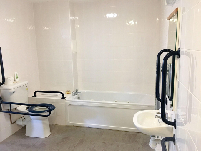 Bathroom 3, The Beach Motel, Gwynedd