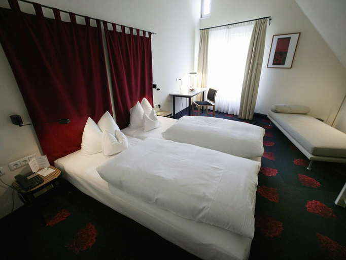 Bedroom 2, Hotel-Restaurant Schwanen, Reutlingen