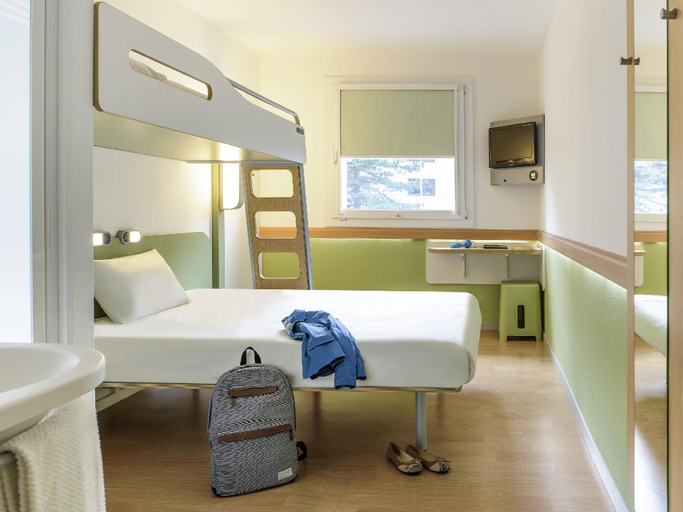 Bedroom 3, ibis budget Orleans Sud, Loiret