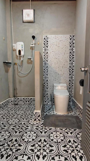 Shower 5, Dokchampa River View Villa, Ngoi