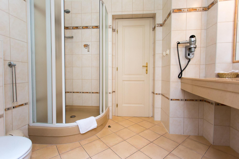 Bathroom 3, Hotel Ontario, Karlovy Vary