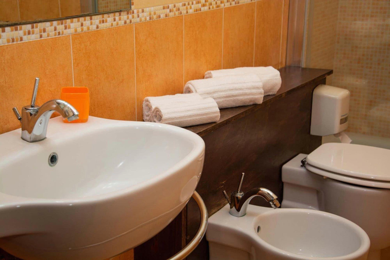 Bathroom, La Collegiata Guest House, Catania