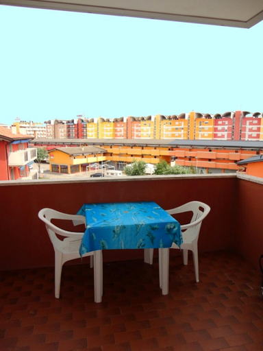 Food & Drinks, Apartment For 5 People-swimming Pool, near the beach, Venezia