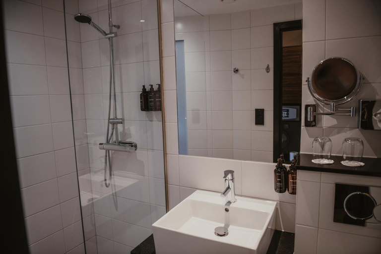 Bathroom 5, Clarion Collection Hotel Slottsparken, Linköping