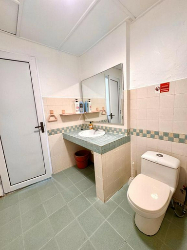 Bathroom, 6-8 Pax-Seaview Spacious Apartment @ Port Dickson, Port Dickson