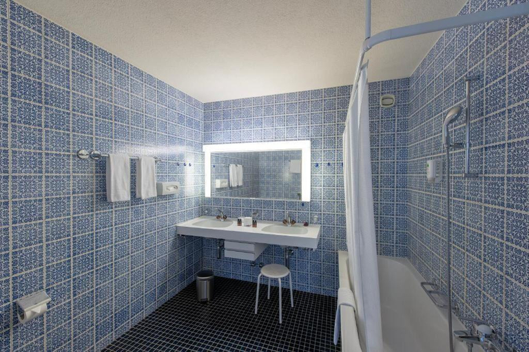 Bathroom 3, Hotel Merian, Basel