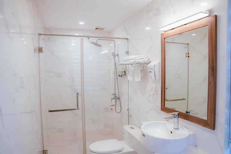Bathroom 4, A89 Rosarian Hotel, Từ Liêm