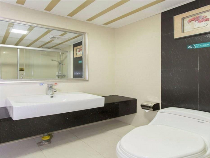 Bathroom 3, 7 Days Inn Guangzhou Zoo Huanghuagang Metro Station, Guangzhou