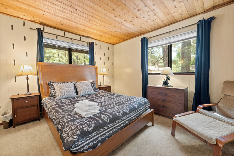Room 4, Bear Woods 3BR Retreat, San Bernardino