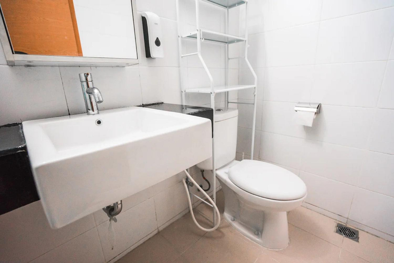 Bathroom 3, Beverly Dago Apartment, Bandung
