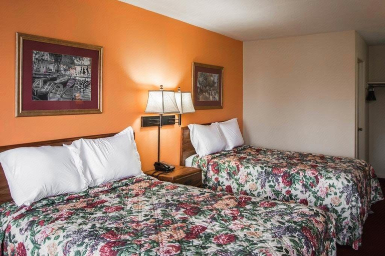Bedroom 2, Rodeway Inn Jackson, Madison