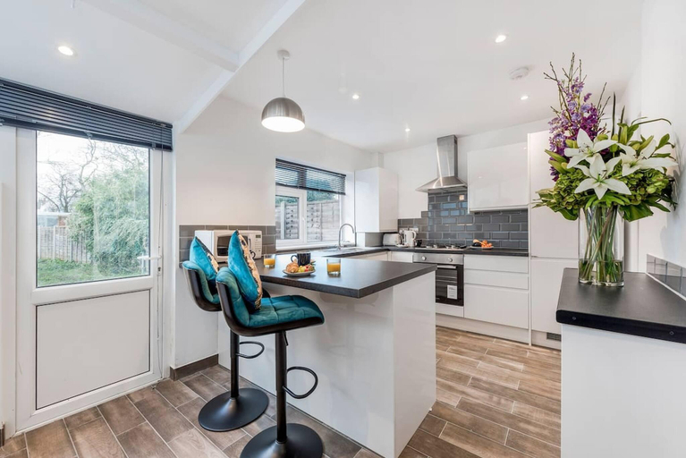 Kitchen, Glamorous Spacious House, London