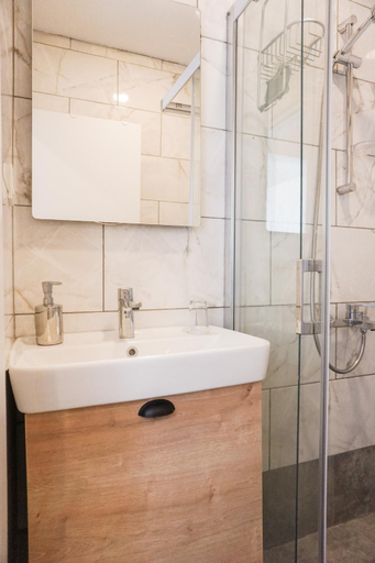 Bathroom 5, Daphnis Hotel, Bodrum