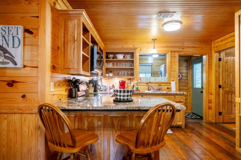 Private kitchen 3, Sunset Ridge Cozy Cabin for 6, McCurtain