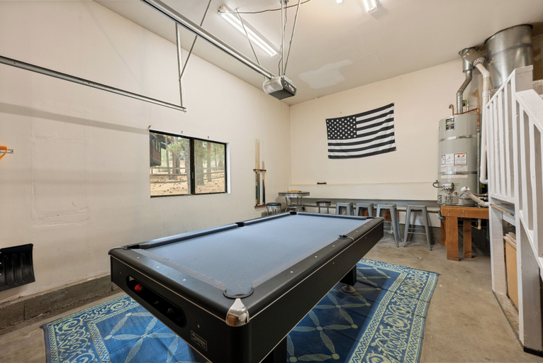 Game room, Bear Woods 3BR Retreat, San Bernardino