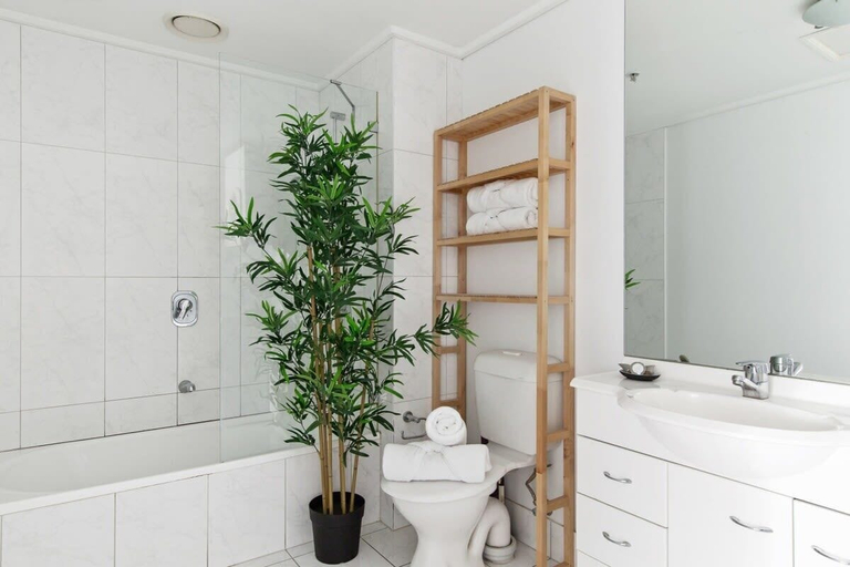 Bathroom, A 3BR Apt Next to Southern Cross, Free Parking, Melbourne