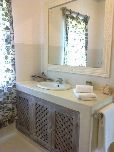Bathroom 4, Marine Holiday House, Malindi