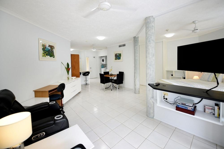 3, Golden Sands Beachfront Apartment Resort, Cairns
