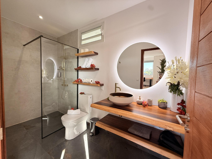 Bathroom 2, Ononui lodge