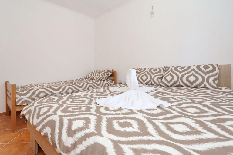 Bedroom 2, Apartments Marino, Vir