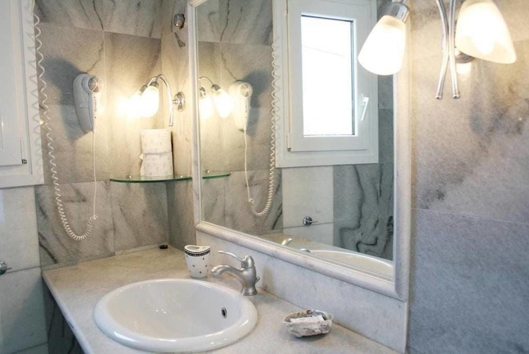 Bathroom 3, Bungalows Marina, South Aegean