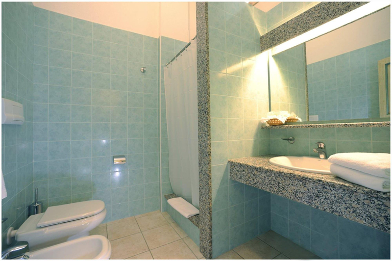 Bathroom, Residence Cala Liberotto, Nuoro
