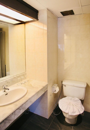 Bathroom 4, Tapae Place Hotel, Muang Chiang Mai
