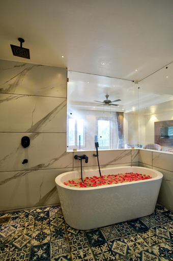 Bathroom 3, Hotel Sea Castle, North Goa