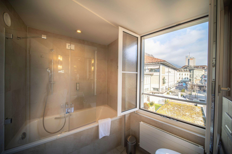 Bathroom 5, Hotel Krebs, Interlaken