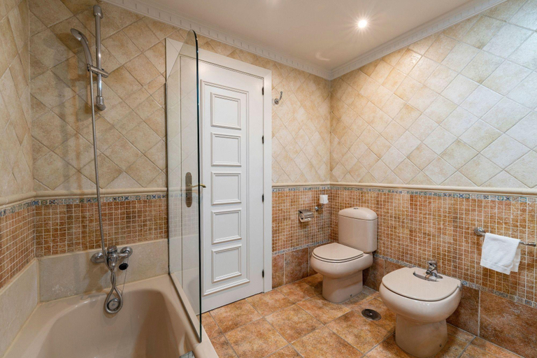Bathroom 5, Silken Antequera Hills, Málaga