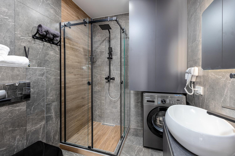 Others 3, Luxury Hilton-Style Apartment Old Tbilisi Metro, Tbilisi