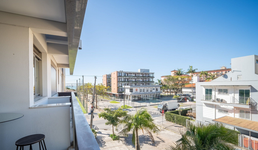 Property grounds 4, Apartment w/ Barbecue 150m the Beach Jurere Ran203, Florianopolis