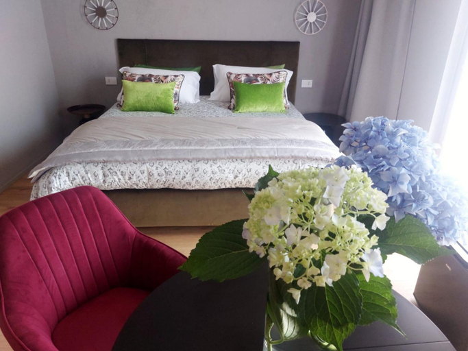 Bedroom 4, Decanter House, Novara