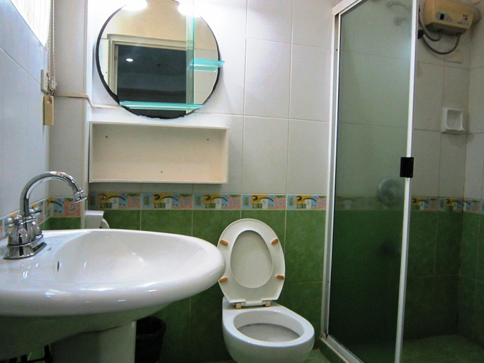 Bathroom 4, Chateau De Carmen Hotel, Cebu City