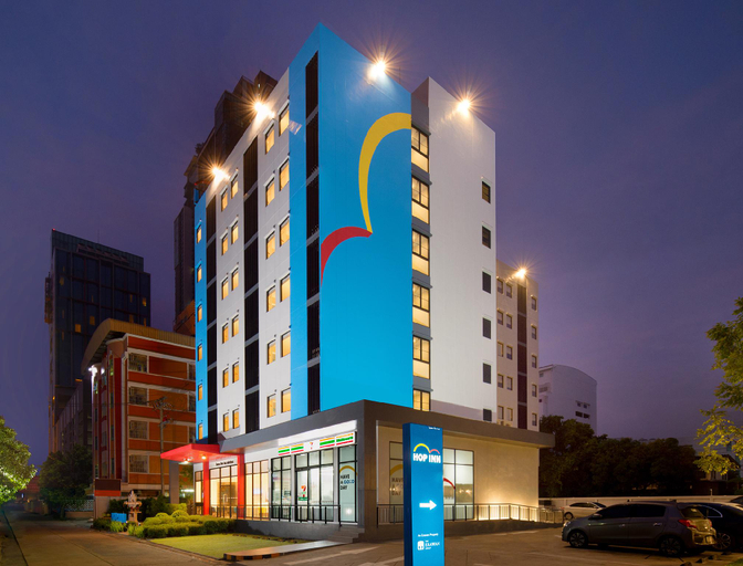Exterior & Views
