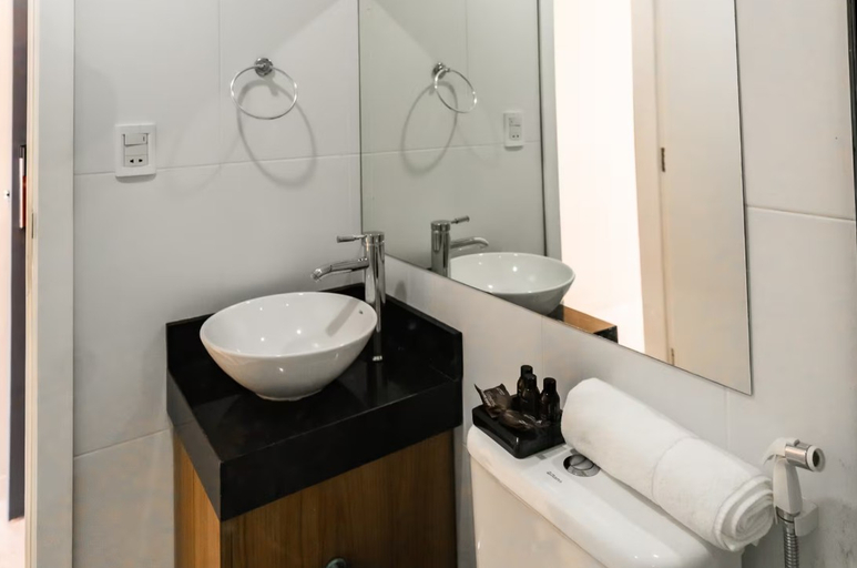 Bathroom, Ramada Suites By Wyndham Asuncion Aeropuerto, Mariano Roque Alonso