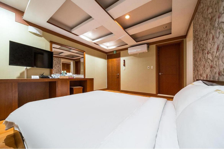 Bedroom 2, Taebaek Tourist Hotel (Sorano), Taebaek