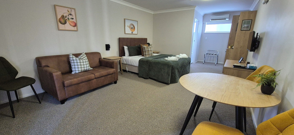 Living area 3, Molong Motor Inn, Cabonne