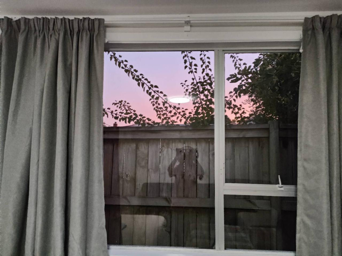Bedroom, Small 3 bedroom Garden Chalet B, Waitakere