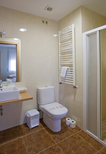 Bathroom 2, Amolls Restaurant i Habitacions, Girona