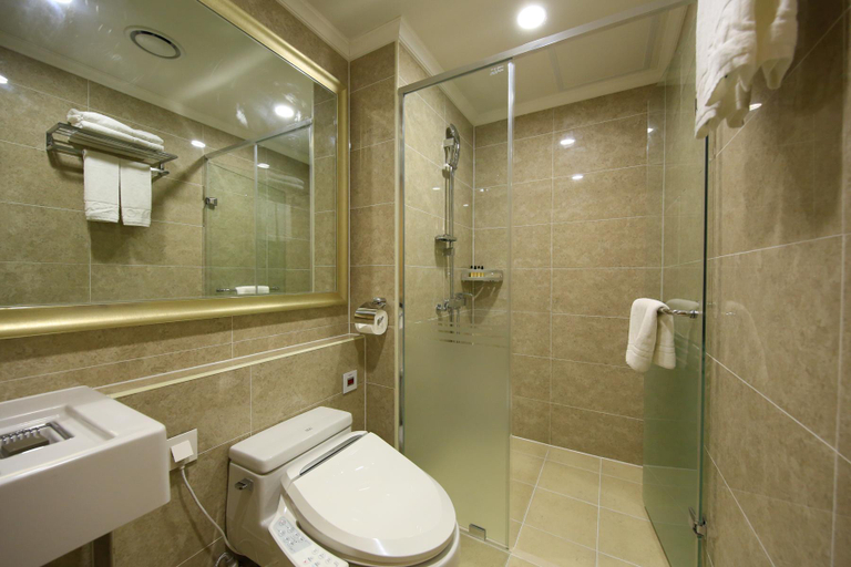 Bathroom, Jeju Booyoung Hotel, Seogwipo